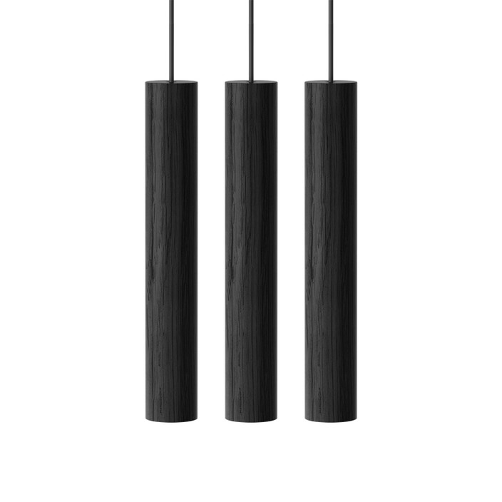 Závesná lampa UMAGE Chimes Cluster. Kombinácia svetlého alebo tmavého dreva, čierna s čiernym textilným káblom (čierna)