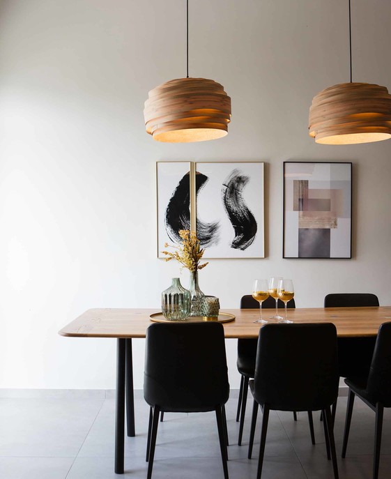Udržateľná elegantná závesná lampa z dyhy – Studio Vayehi Light Cloud 50 v troch vyhotoveniach – javor, orech, bambus.