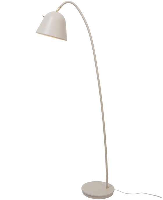 Stojacia lampa vo vintage dizajne s mosadznými detailmi, to je Nordlux Fleur. Vďaka nastaviteľnej hlave si ju ľahko nasmerujete požadovaným smerom