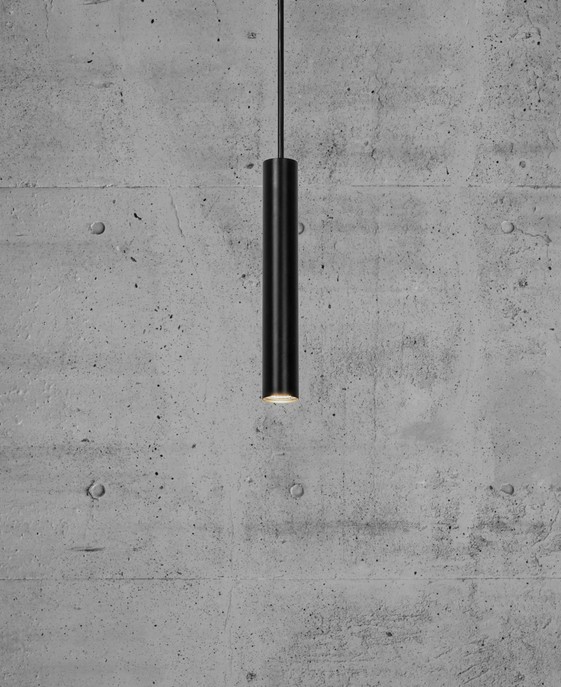 Závesné svetlo Omari od Nordluxu je minimalistickým doplnkom do domácnosti. Trojstupňový stmievač umožňuje nastaviť intenzitu svetla v troch intenzitách