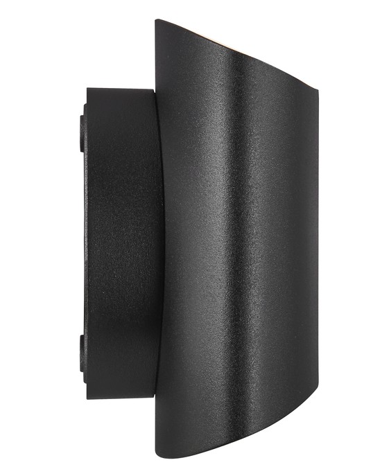 Nástenné svietidlo Grip od Nordluxu so šikmým dizajnom. Hodí sa do interiéru aj exteriéru, svieti rozptýleným mäkkým svetlom, ktoré možno stmievať pomocou aplikácie Nordlux Smart Light. K dispozícii v bielej a čiernej farbe.