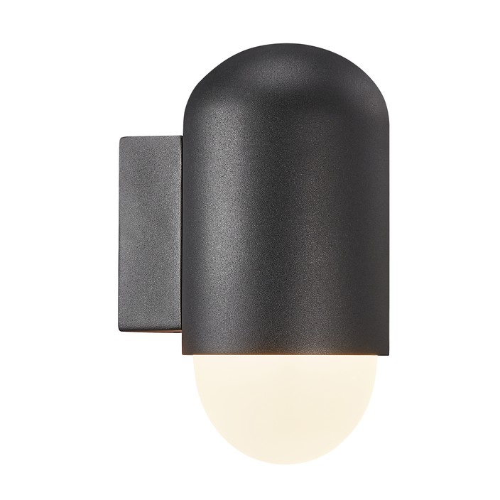 Vonkajšie nástenné svietidlo Heka od Nordluxu zaujme na prvý pohľad vďaka modernému dizajnu – zaoblené tvary a svetlo smerujúce nadol sú stávkou na istotu! Môžete ho mať v čiernej a antracitovej farbe. (čierna)