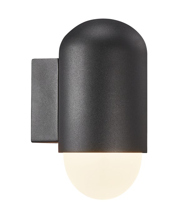 Vonkajšie nástenné svietidlo Heka od Nordluxu zaujme na prvý pohľad vďaka modernému dizajnu – zaoblené tvary a svetlo smerujúce nadol sú stávkou na istotu! Môžete ho mať v čiernej a antracitovej farbe.