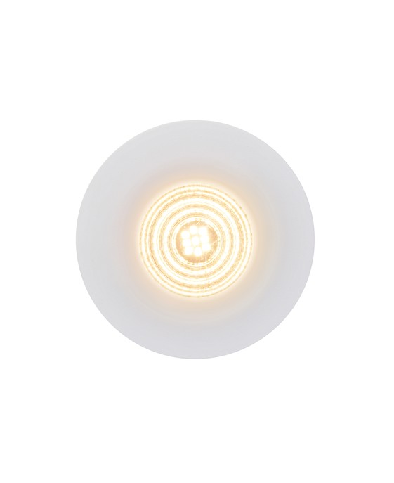 Šetrné bodové svietidlo Stake od Nordluxu vydáva neoslňujúce svetlo, ponúka možnosť paralelného zapojenia. Dve farebné vyhotovenia – čierne alebo biele.