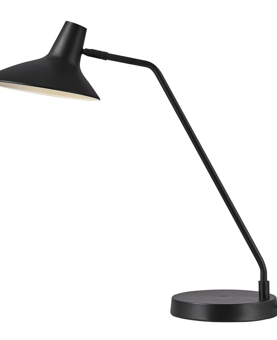 Kombinácia funkčného a estetického – to je stolová lampička Darci od Nordluxu. Pomocou kĺbu nastavíte smer svetla, takže je vhodná do čitateľského kútika. V čiernej farbe s matným zamatovým povrchom.
