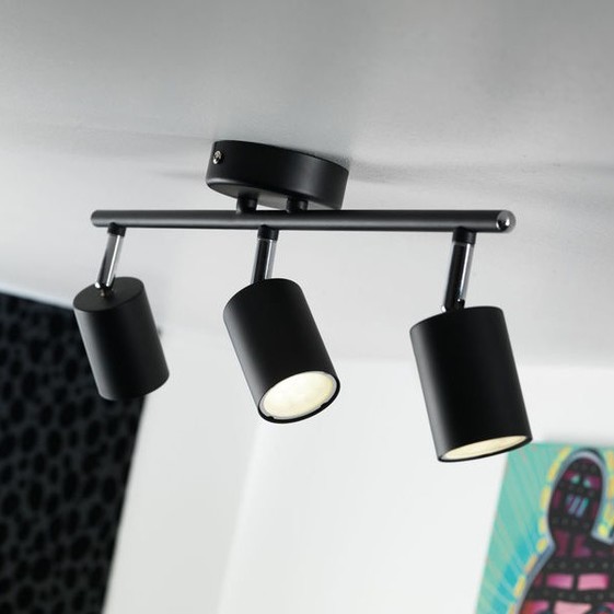 Jednoduché stropné svietidlo Nordlux Explore v jemnom dizajne s otočnými spotmi