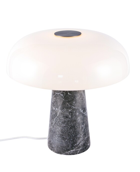 Stolová lampa Nordlux Glossy z exkluzívnych materiálov, ako je mramor, mosadz a opálové sklo, je stelesnením vkusného a mimoriadne elegantného dizajnu