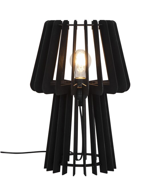 Stolová lampa Groa z drevených lamiel v prírodnom a čiernom variante prinesie do vášho domova kúsok prírody.