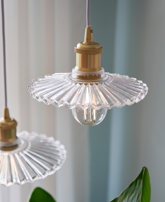 Moderné závesné svietidlo vo vintage vyhotovení, sklenené tienidlo vo dvoch veľkostiach.