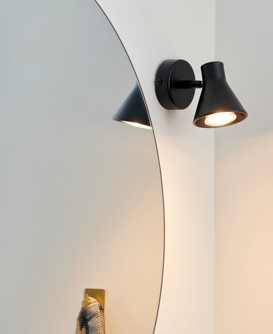 Diskrétne a praktické smerovateľné kovové nástenné/stropné svietidlo Nordlux Eik vo dvoch farbách