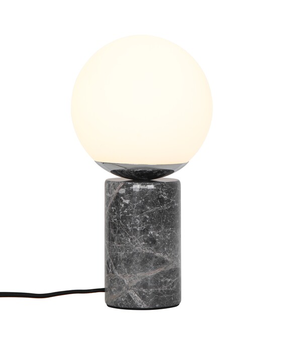 Stolová lampa z opálového skla s mramorovou minimalistickou mramorovým základňou – to je Nordlux Lilly.
