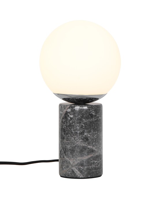Stolová lampa z opálového skla s mramorovou minimalistickou mramorovým základňou – to je Nordlux Lilly.