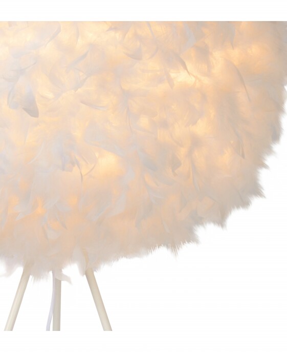 Stojacia lampa Goosy Soft zo syntetického peria v bielej farbe ozdobí každý interiér.