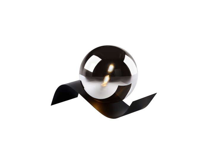 Stolová lampička Yoni so zvlnenou kovovou základňou a guľou z dymového skla vydáva v obývačke alebo spálni príjemné rozptýlené svetlo. (dymové sklo, čierna)