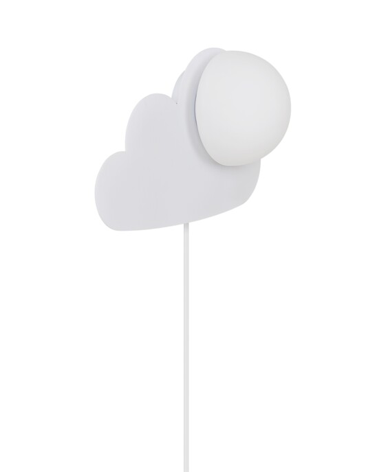 Nástenné svietidlo v tvare obláčika Skyku Cloud od Nordluxu v bielej farbe poskytne príjemné rozptýlené svetlo v detskej izbe alebo v škôlke.
