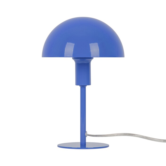Nadčasová séria Ellen Mini od Nordluxu – malé tienidlo stolovej lampičky poskytuje mäkké svetlo. K dispozícii v 8 moderných farbách. (modrá)