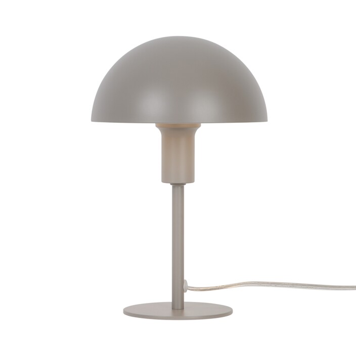 Nadčasová séria Ellen Mini od Nordluxu – malé tienidlo stolovej lampičky poskytuje mäkké svetlo. K dispozícii v 8 moderných farbách. (hnedá)