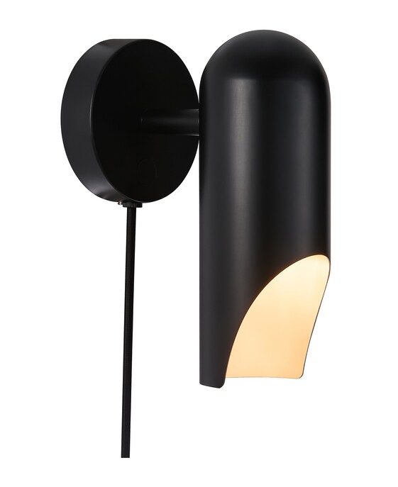 Nástenné svietidlo Rochelle so štíhlym tienidlom matnej čiernej farby. Svietidlu to pristane v obývacej izbe alebo vedľa postele.