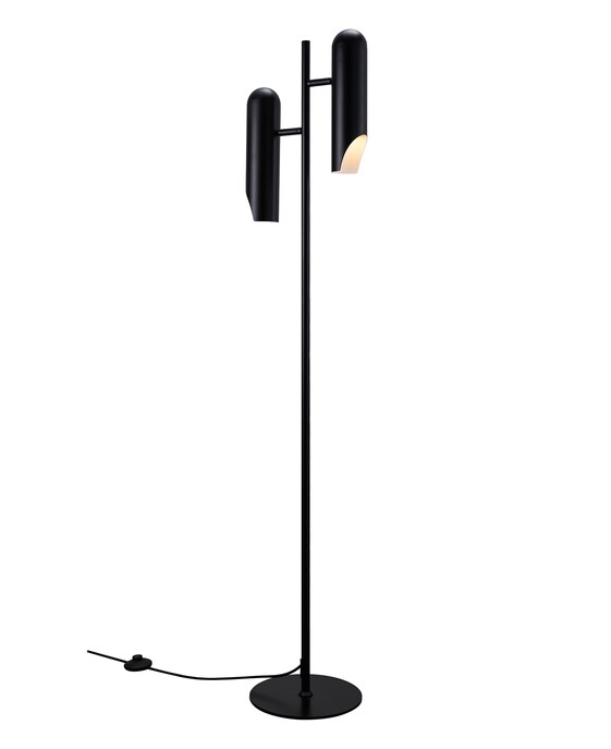 Stojacia lampa Rochelle s 2 štíhlymi tienidlami matnej čiernej farby. Lampe to pristane v obývacej izbe alebo v kútiku na čítanie