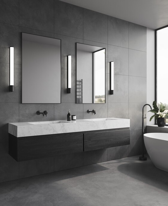 Kúpeľňové svietidlo Malaika 68 sa skvele hodí vedľa zrkadla, kde posvieti a vďaka zabudovanej zásuvke uľahčuje zapojenie sušiča alebo holiaceho strojčeka. K dispozícii biely a čierny variant.