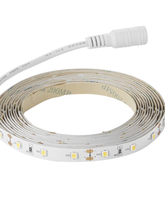 Univerzálny LED pásik od Nordluxu, dĺžka 500 cm, jednoduchá inštalácia. LED pásik sa hodí do všetkých malých priestorov.