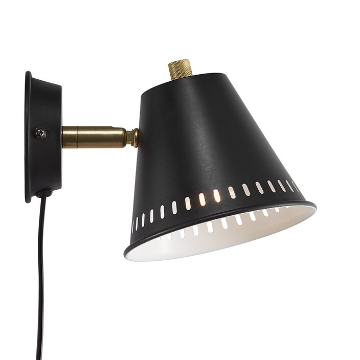 Elegantné ľahko industriálne svietidlo s mosadzným detailom a zaujímavým svetelným efektom –⁠ Nordlux Pine (čierna)