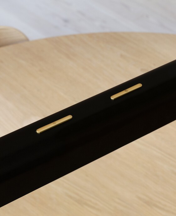 Závesné svietidlo Hazel Branch od Umage je jedinečný dizajnový kúsok. Ideálne nad jedálenský stôl alebo kuchynský ostrovček. Možnosť nastavenia teploty farieb a intenzity osvetlenia vďaka 2 tlačidlám. V 4 farbách.