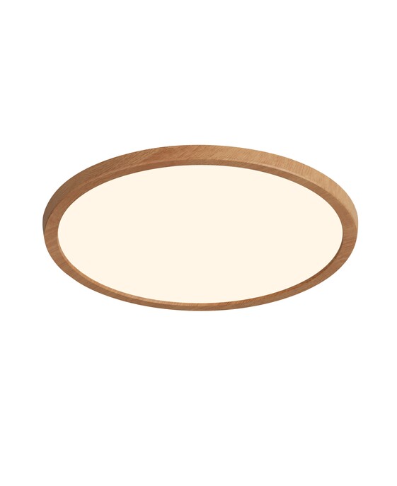Jednoduché okrúhle stropné svietidlo Oja 29 od Nordluxu nenásilne doplní každý priestor, je ideálne do kúpeľne, možnosť stmievania s externým stmievačom.