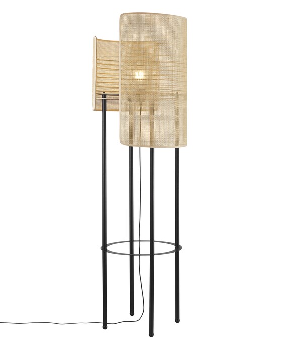 Stojacia lampa Jaffna sa skladá z ratanových panelov, asymetricky umiestnených na konštrukcii, ideálna do obývačky.