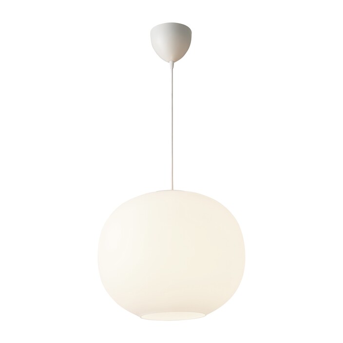 Závesné svetlo Navone 40 s okrúhlym organickým tienidlom, ktoré kombinuje mäkkú bielu a mosadzné detaily. (biela)