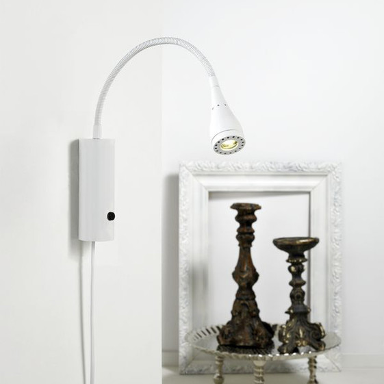 Jednoduchá nástenná lampa Nordlux Mento s flexibilným ramenom v minimalistickom duchu
