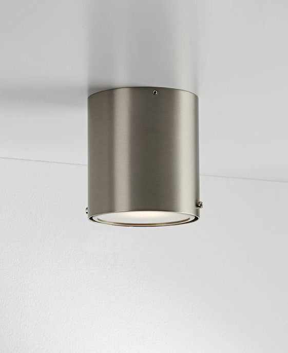 Jednoduché stropné svietidlo Nordlux IP S4 s nastaviteľným sklonom, vhodné do kúpeľne, vo dvoch farebných variantoch