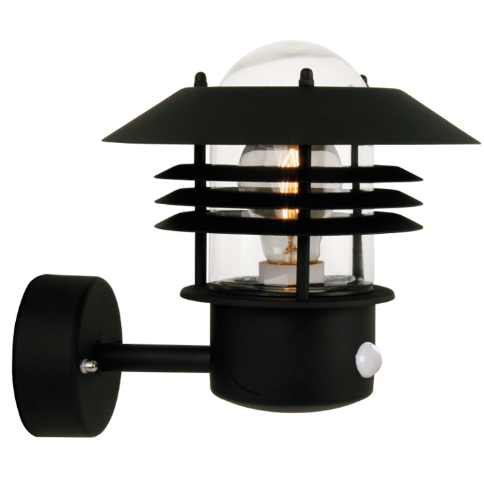 Krásne vonkajšie nástenné svietidlo s hlavou lampy smerujúcou dohora vo funkčnom klasickom dizajne vo dvoch farebných variantoch so senzorom pohybu (čierna)