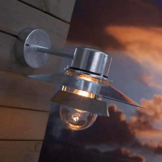 Vonkajšia nástenná lampa v krásnom galvanizovanom vyhotovení s tienidlom smerujúcim nadol