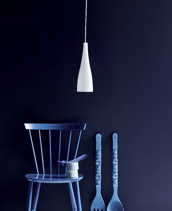 Nordlux Embla – štýlová závesná lampa do jedálne i kaviarne. Štíhle sklenené tienidlo