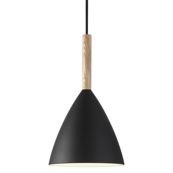 Lampa Pure 20 Nordic od Nordluxu s elegantnou špičkou z orechového dreva v kombinácii s bielym, čiernym alebo sivým kovovým tienidlom. (čierna, jaseň)