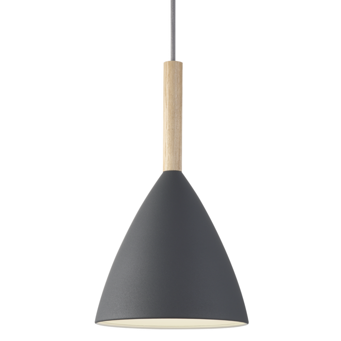 Lampa Pure 20 Nordic od Nordluxu s elegantnou špičkou z orechového dreva v kombinácii s bielym, čiernym alebo sivým kovovým tienidlom. (šedá, jaseň)