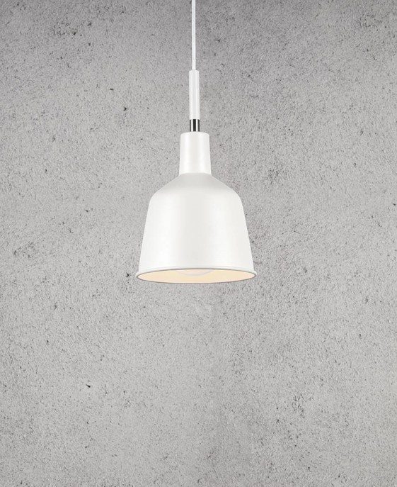 Svetlo Nordlux Patton inšpirované dielenskými lampami z 20. rokov v krémovo bielej alebo čiernej farbe
