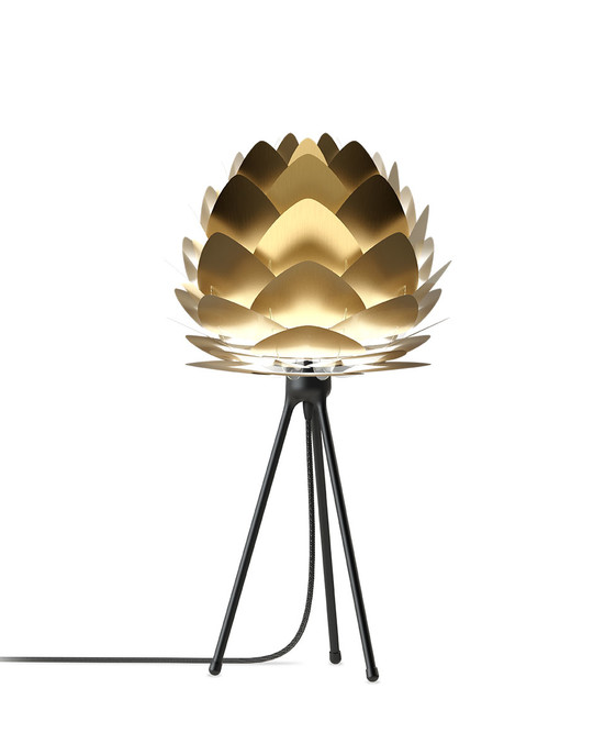 Nová verzia lampy UMAGE Aluvia – z leštenej mosadze, vo dvoch veľkostiach. Variabilná – závesná alebo stojacia (tienidlo pohyblivé v rozsahu 180°)