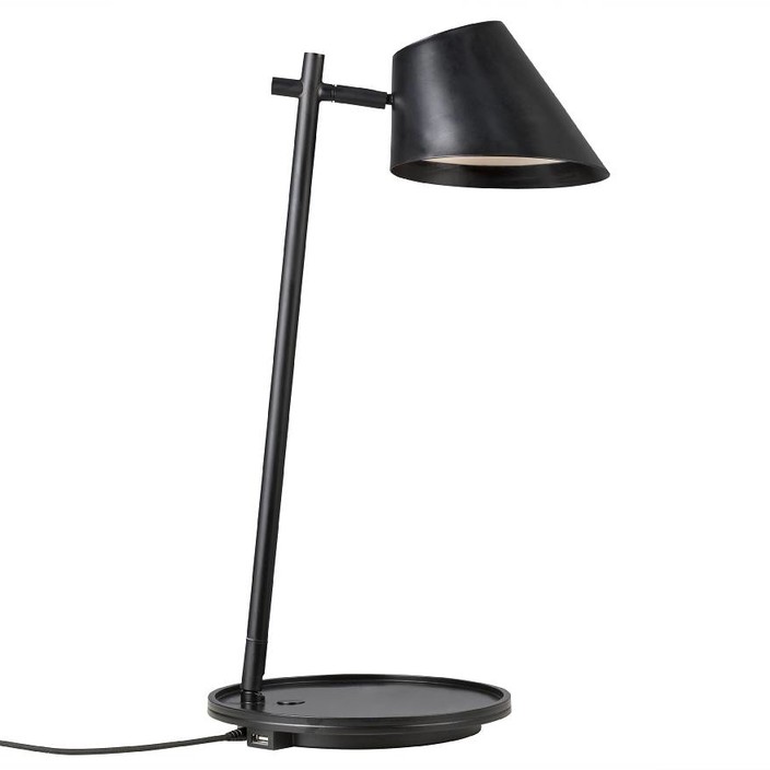 Stay od Nordluxu je multifunkčná lampička, stolová alebo nástenná, v podstavci zabudovaný USB výstup, v čiernej a sivej farbe. (čierna)