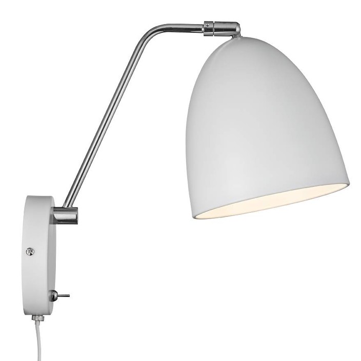 Moderná lampička v nadčasovom dizajne Alexander od Nordluxu sa hodí do bytu aj kancelárie vďaka lesklým kovovým detailom a hodvábnemu matnému povrchu. (biela)