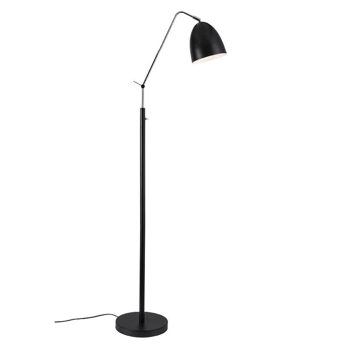 Moderná lampa v nadčasovom dizajne Alexander od Nordluxu sa hodí do bytu i kancelárie vďaka lesklým kovovým detailom a hodvábnemu matnému povrchu. (čierna)
