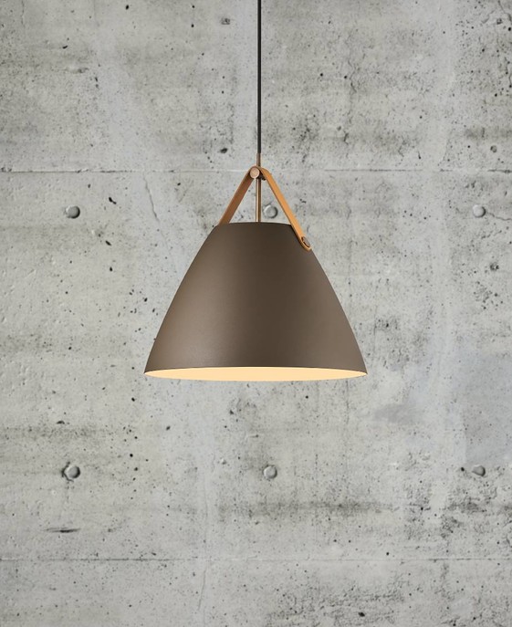 Severské, elegantné kovové závesné svietidlo Nordlux Strap s vymeniteľnými koženými remienkami